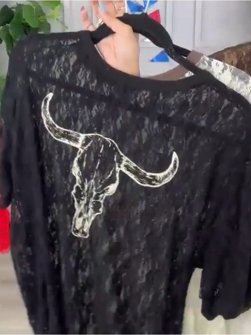 Black Lace Short-Sleeve Top with Skull Graphic - Picture 3 of 4